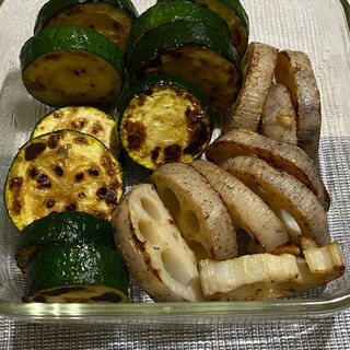 とっても美味しい♪焼き野菜♪蓮根とズッキーニ